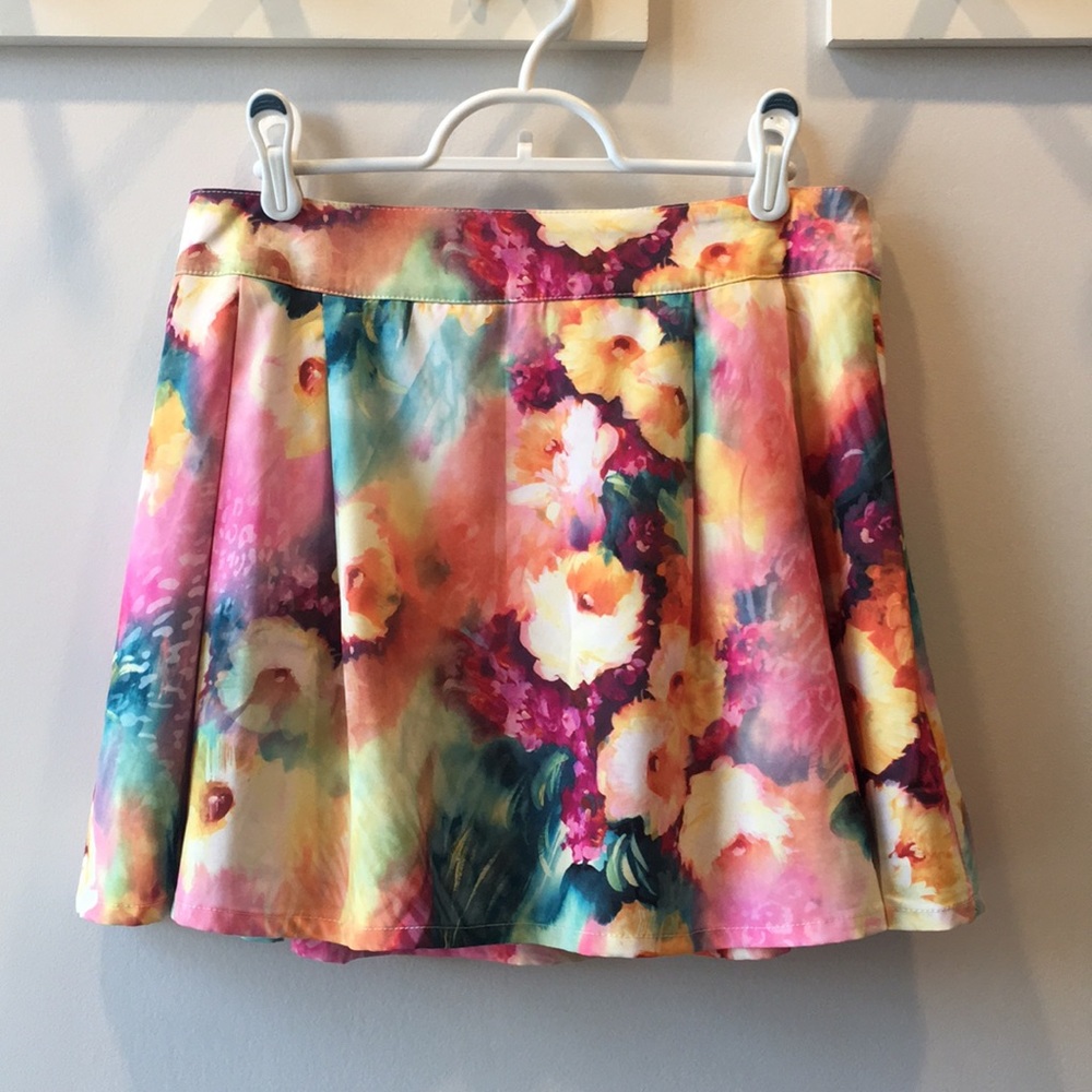 Never worn floral skirt.